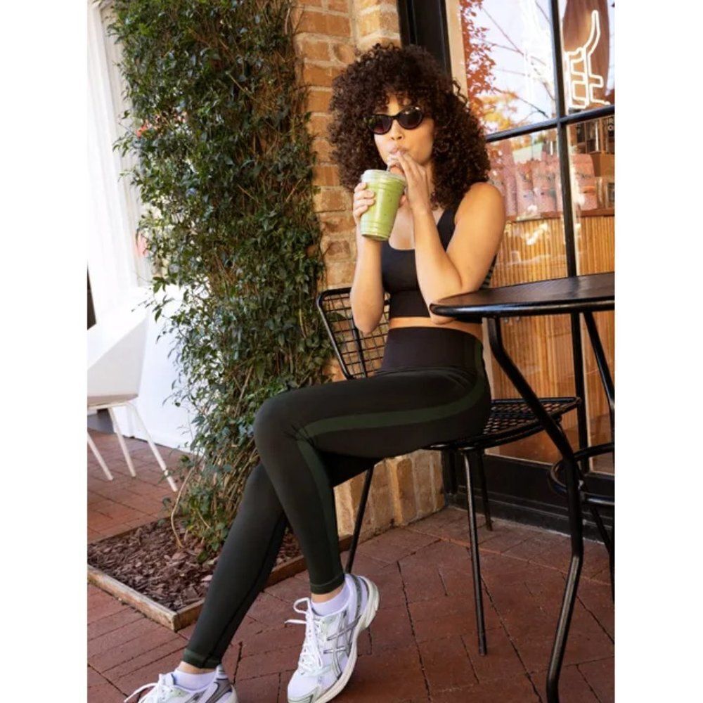 Outdoor Voices OV evergreen black stripe SeamlessSmooth 7/8 leggings tights